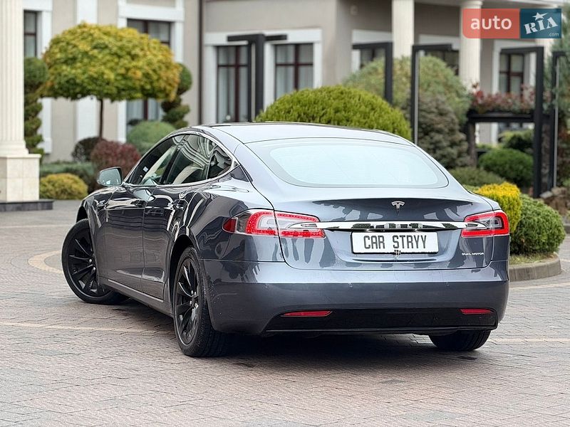 Лифтбек Tesla Model S 2020 в Стрые