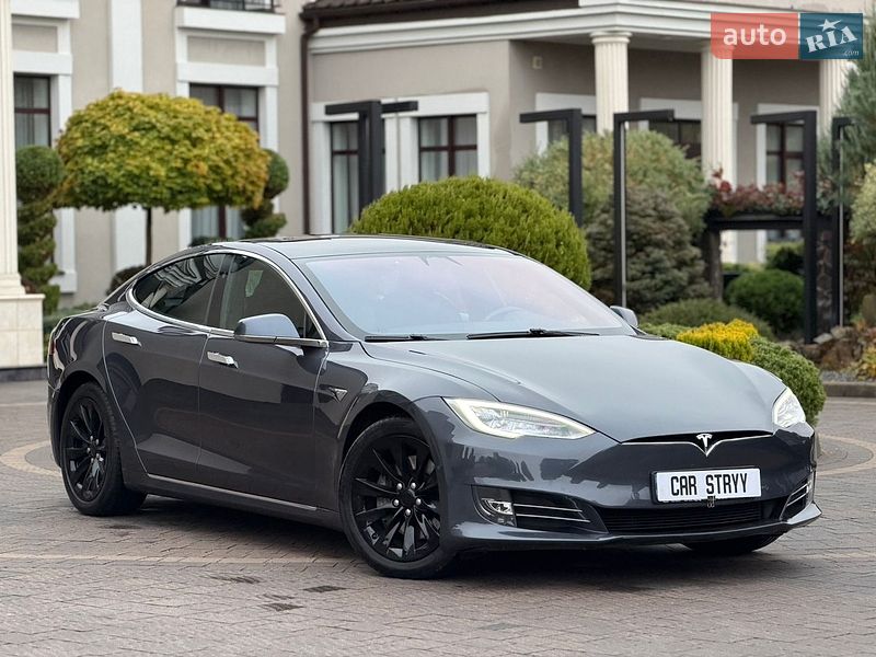 Лифтбек Tesla Model S 2020 в Стрые
