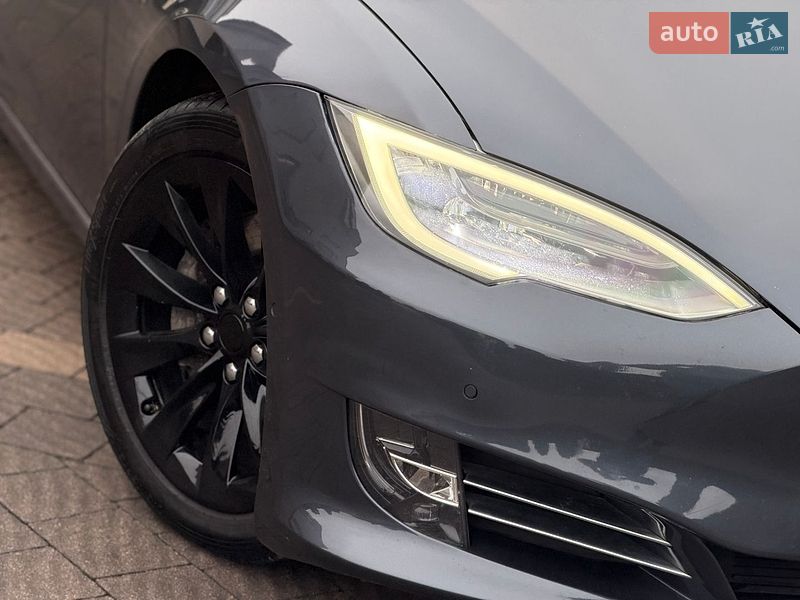 Лифтбек Tesla Model S 2020 в Стрые