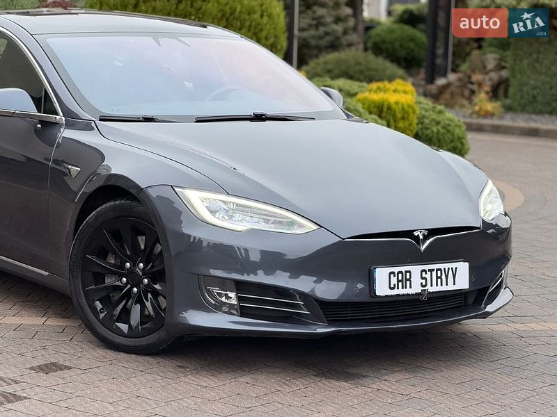 Лифтбек Tesla Model S 2020 в Стрые