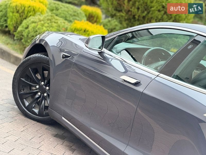 Лифтбек Tesla Model S 2020 в Стрые