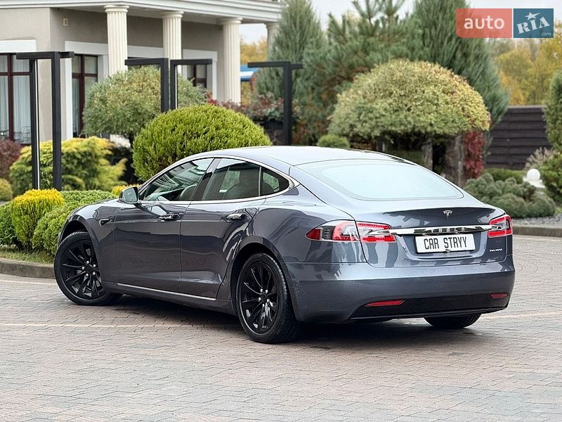 Лифтбек Tesla Model S 2020 в Стрые