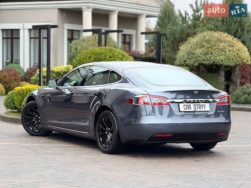 Лифтбек Tesla Model S 2020 в Стрые