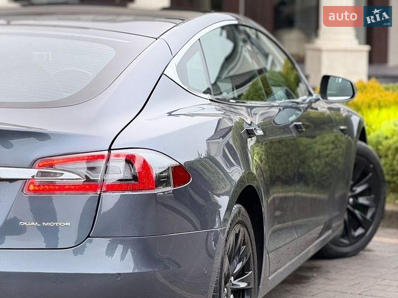 Лифтбек Tesla Model S 2020 в Стрые