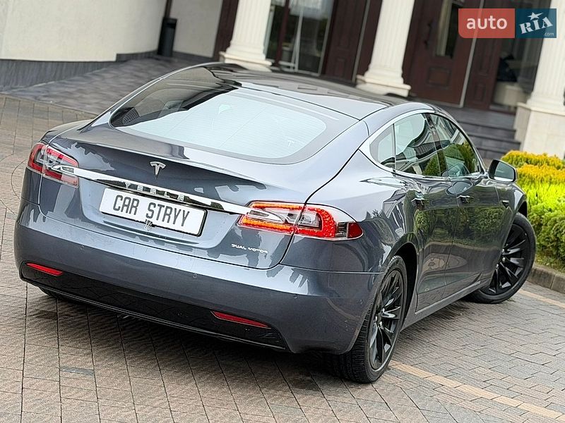 Лифтбек Tesla Model S 2020 в Стрые