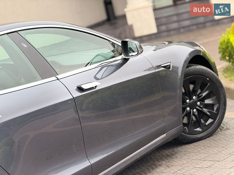 Лифтбек Tesla Model S 2020 в Стрые