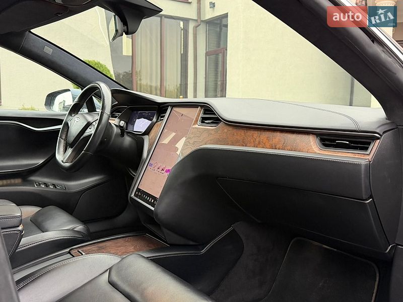 Лифтбек Tesla Model S 2020 в Стрые