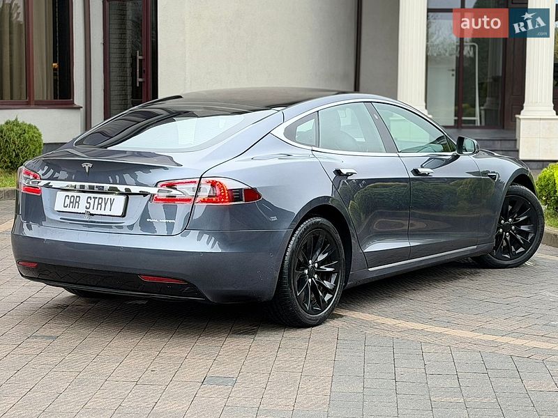 Лифтбек Tesla Model S 2020 в Стрые