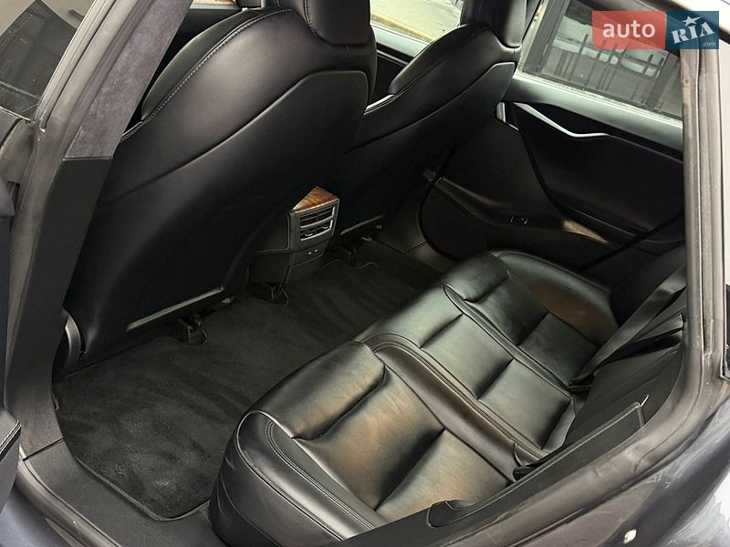 Лифтбек Tesla Model S 2020 в Стрые