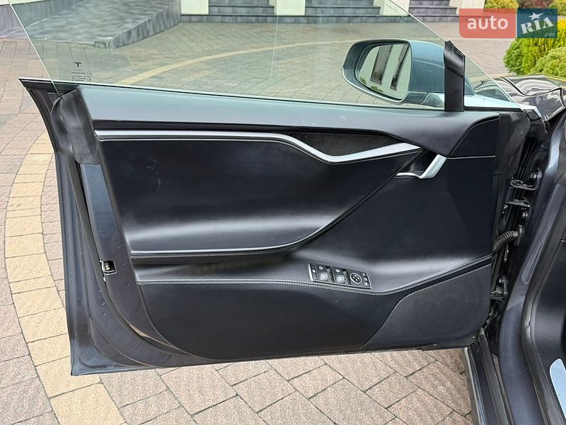 Лифтбек Tesla Model S 2020 в Стрые