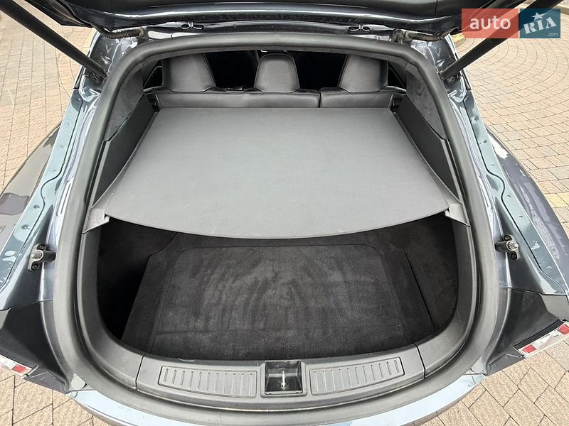 Лифтбек Tesla Model S 2020 в Стрые
