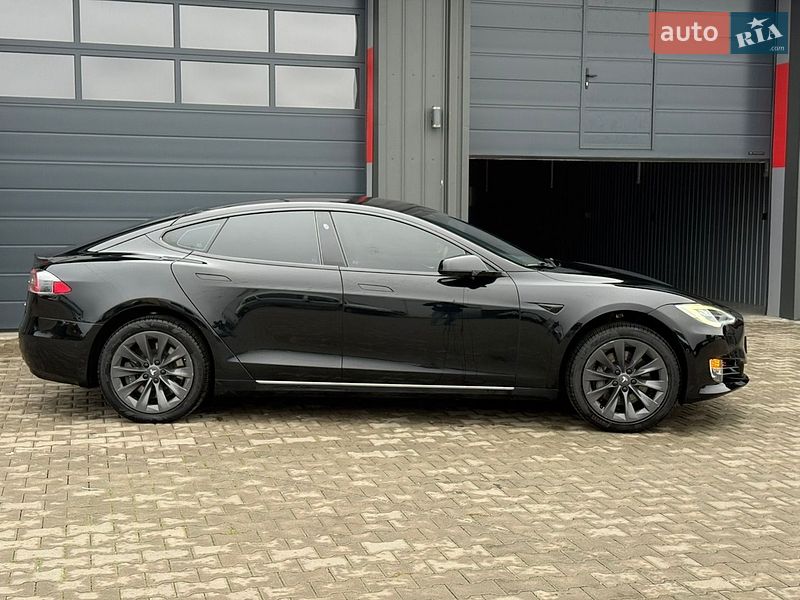 Лифтбек Tesla Model S 2018 в Ковеле