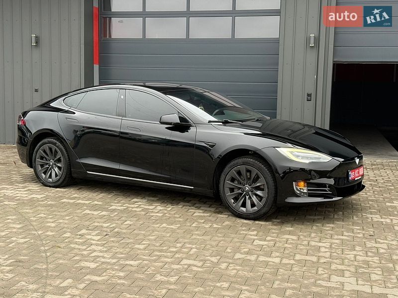 Лифтбек Tesla Model S 2018 в Ковеле