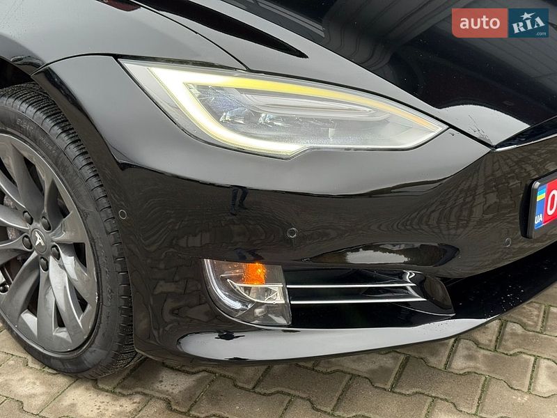 Лифтбек Tesla Model S 2018 в Ковеле