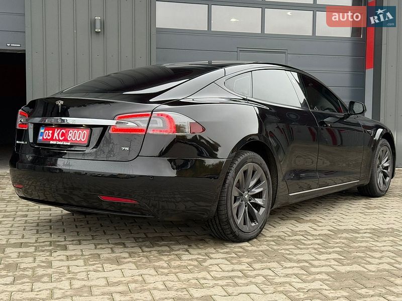 Лифтбек Tesla Model S 2018 в Ковеле