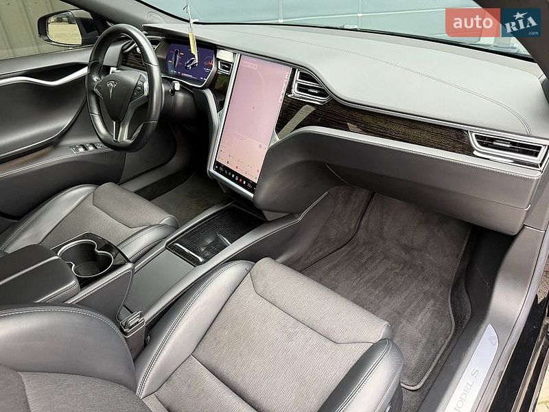 Лифтбек Tesla Model S 2018 в Ковеле