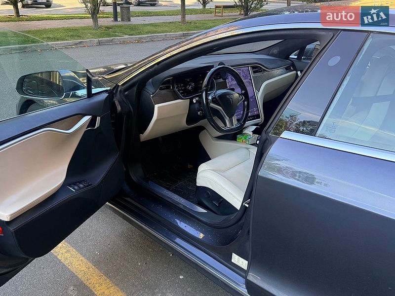 Ліфтбек Tesla Model S 2017 в Києві
