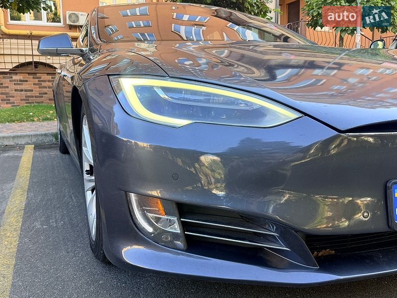 Ліфтбек Tesla Model S 2017 в Києві