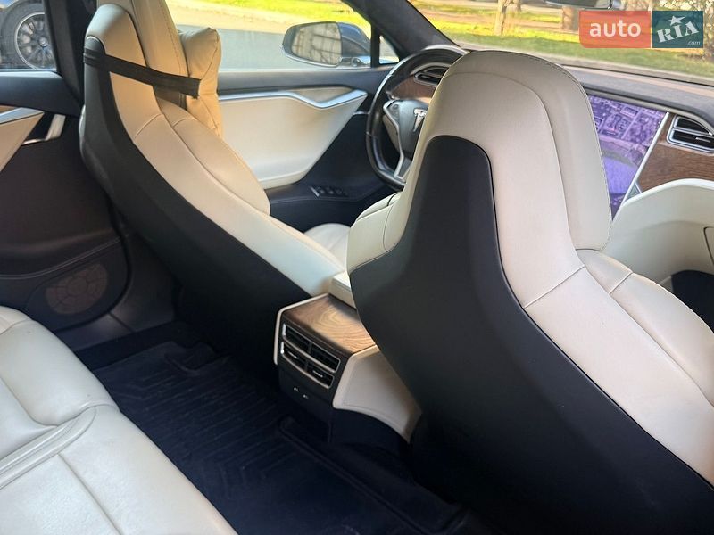 Ліфтбек Tesla Model S 2017 в Києві
