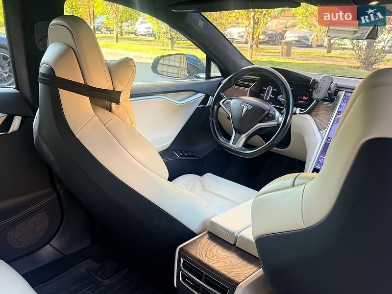 Ліфтбек Tesla Model S 2017 в Києві