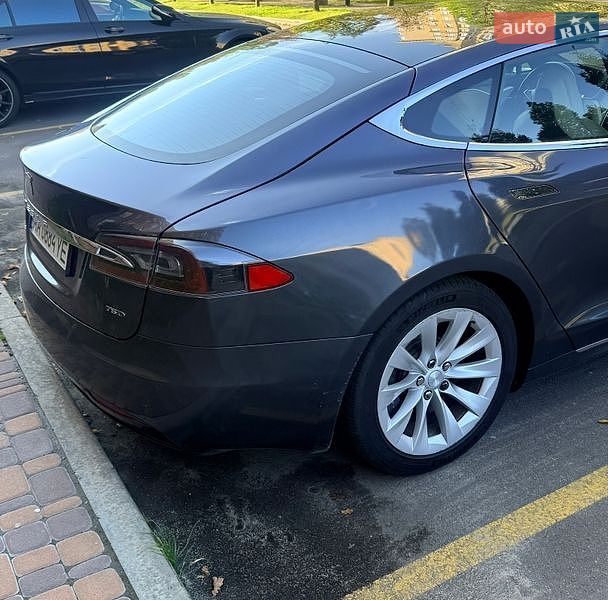 Ліфтбек Tesla Model S 2017 в Києві