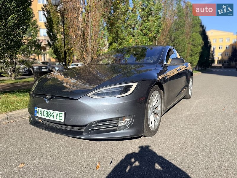 Ліфтбек Tesla Model S 2017 в Києві