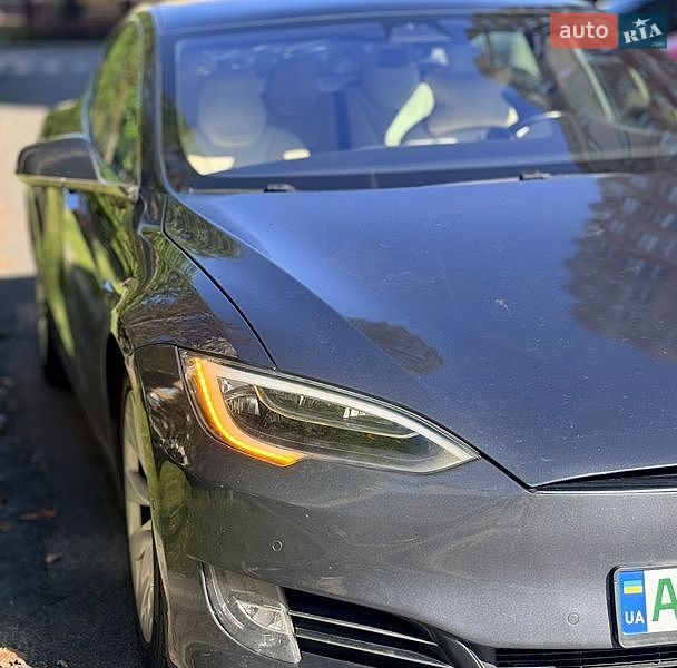 Ліфтбек Tesla Model S 2017 в Києві