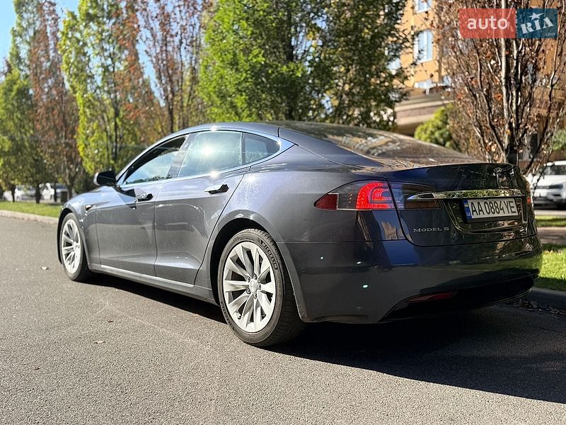 Ліфтбек Tesla Model S 2017 в Києві