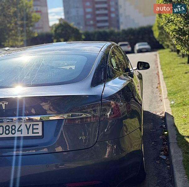 Ліфтбек Tesla Model S 2017 в Києві