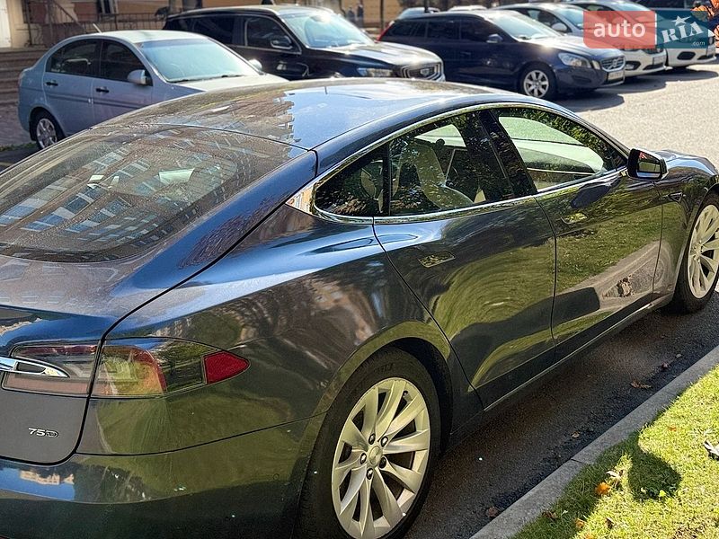 Ліфтбек Tesla Model S 2017 в Києві