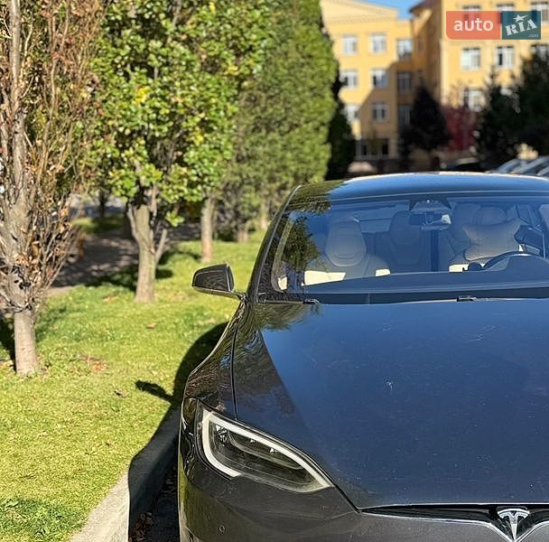 Ліфтбек Tesla Model S 2017 в Києві