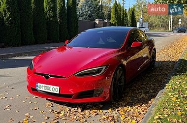Лифтбек Tesla Model S 2017 в Киеве фото Лифтбек Tesla Model S 2017 в Киеве