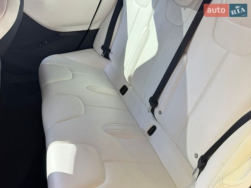 Лифтбек Tesla Model S 2017 в Киеве фото 9 Лифтбек Tesla Model S 2017 в Киеве