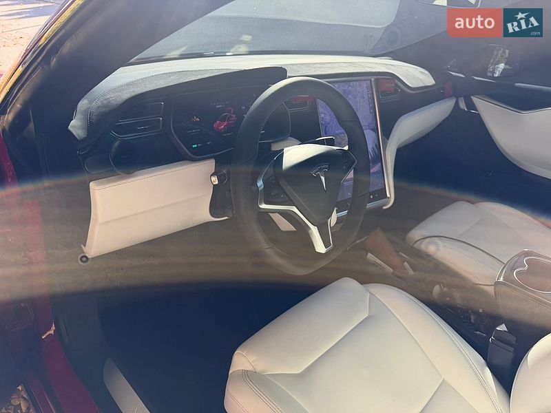 Лифтбек Tesla Model S 2017 в Киеве фото 7 Лифтбек Tesla Model S 2017 в Киеве
