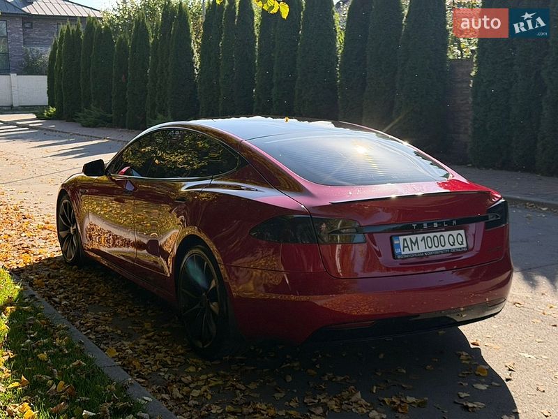 Лифтбек Tesla Model S 2017 в Киеве фото 4 Лифтбек Tesla Model S 2017 в Киеве