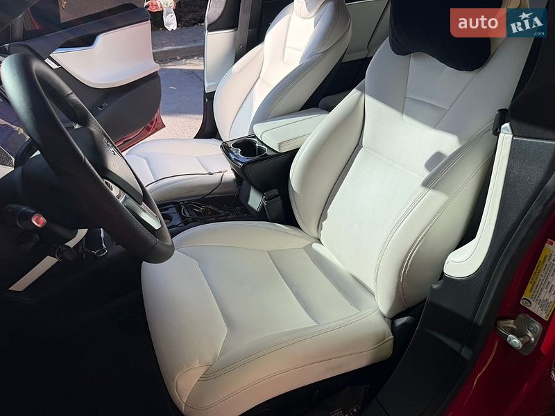 Лифтбек Tesla Model S 2017 в Киеве фото 10 Лифтбек Tesla Model S 2017 в Киеве
