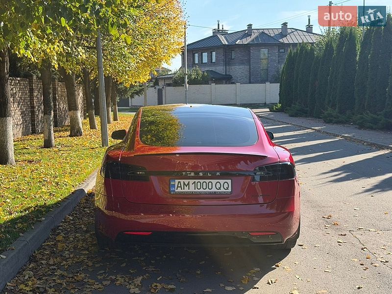 Лифтбек Tesla Model S 2017 в Киеве фото 5 Лифтбек Tesla Model S 2017 в Киеве