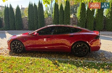Лифтбек Tesla Model S 2017 в Киеве фото 3 Лифтбек Tesla Model S 2017 в Киеве