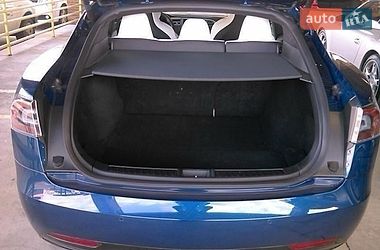 Ліфтбек Tesla Model S 2017 в Києві