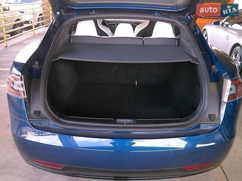 Ліфтбек Tesla Model S 2017 в Києві