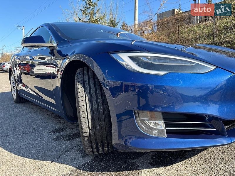 Ліфтбек Tesla Model S 2017 в Києві