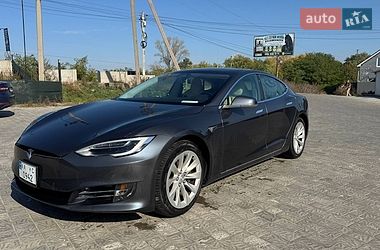 Лифтбек Tesla Model S 2017 в Киеве