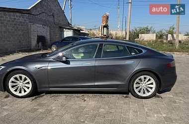 Лифтбек Tesla Model S 2017 в Киеве