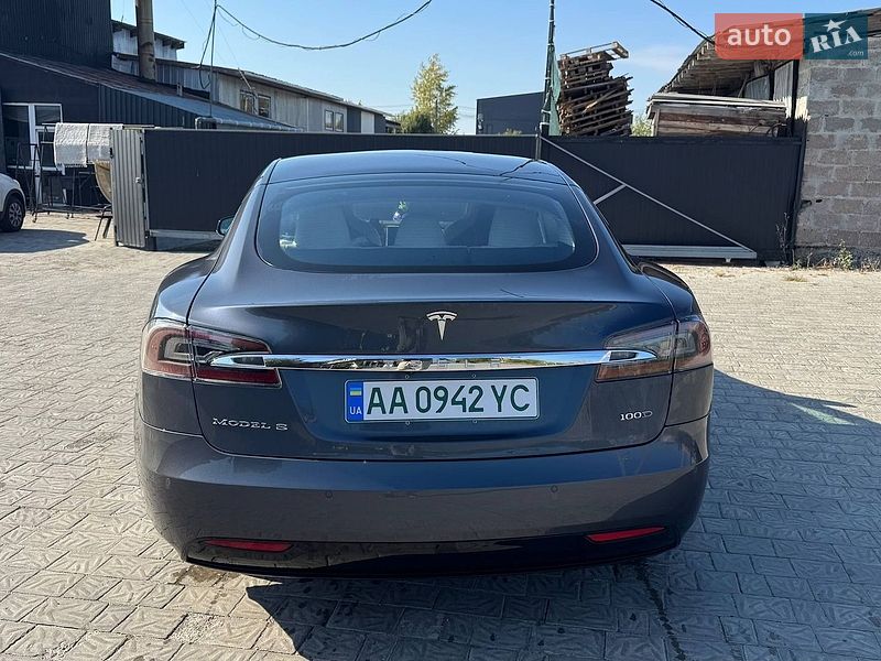 Лифтбек Tesla Model S 2017 в Киеве