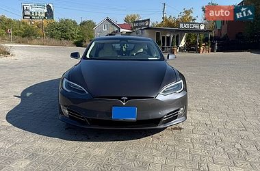 Лифтбек Tesla Model S 2017 в Киеве