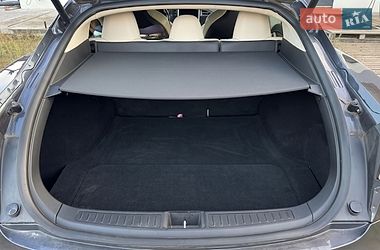Лифтбек Tesla Model S 2017 в Киеве