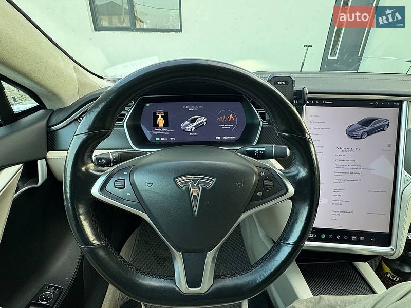 Лифтбек Tesla Model S 2017 в Киеве