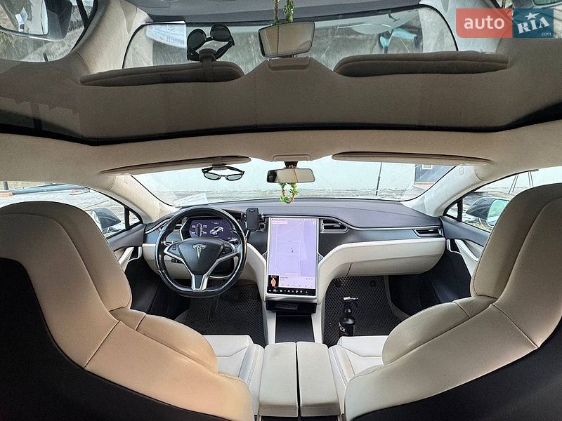 Лифтбек Tesla Model S 2017 в Киеве