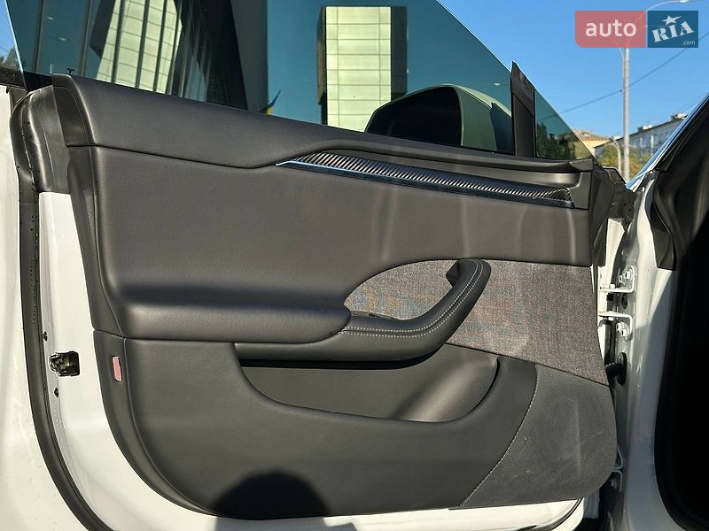 Ліфтбек Tesla Model S 2021 в Києві