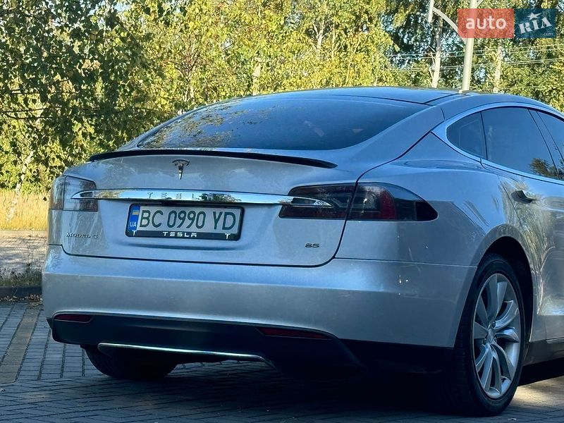 Лифтбек Tesla Model S 2013 в Дрогобыче